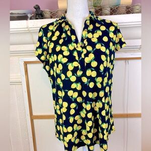Jones NY fresh lemon print stretchy V neck button up top w/ cute collar runs big